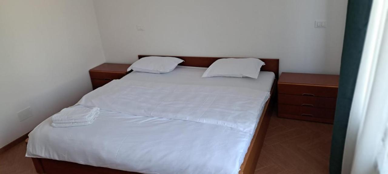 Casa Francesca Apartment Comanesti  Ngoại thất bức ảnh
